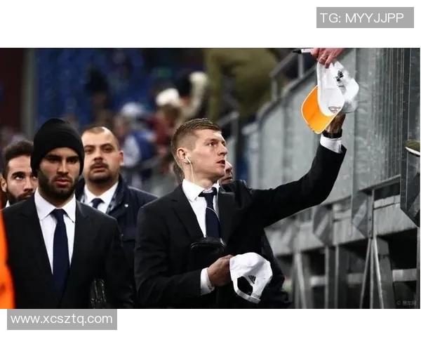 足球明星闪耀时装秀展现运动与时尚完美结合的魅力与风采